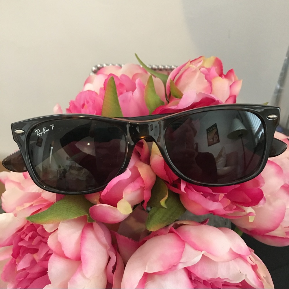 Classic Ray-Ban RB2132 New Wayfarer Classes Sunglasses, polarized